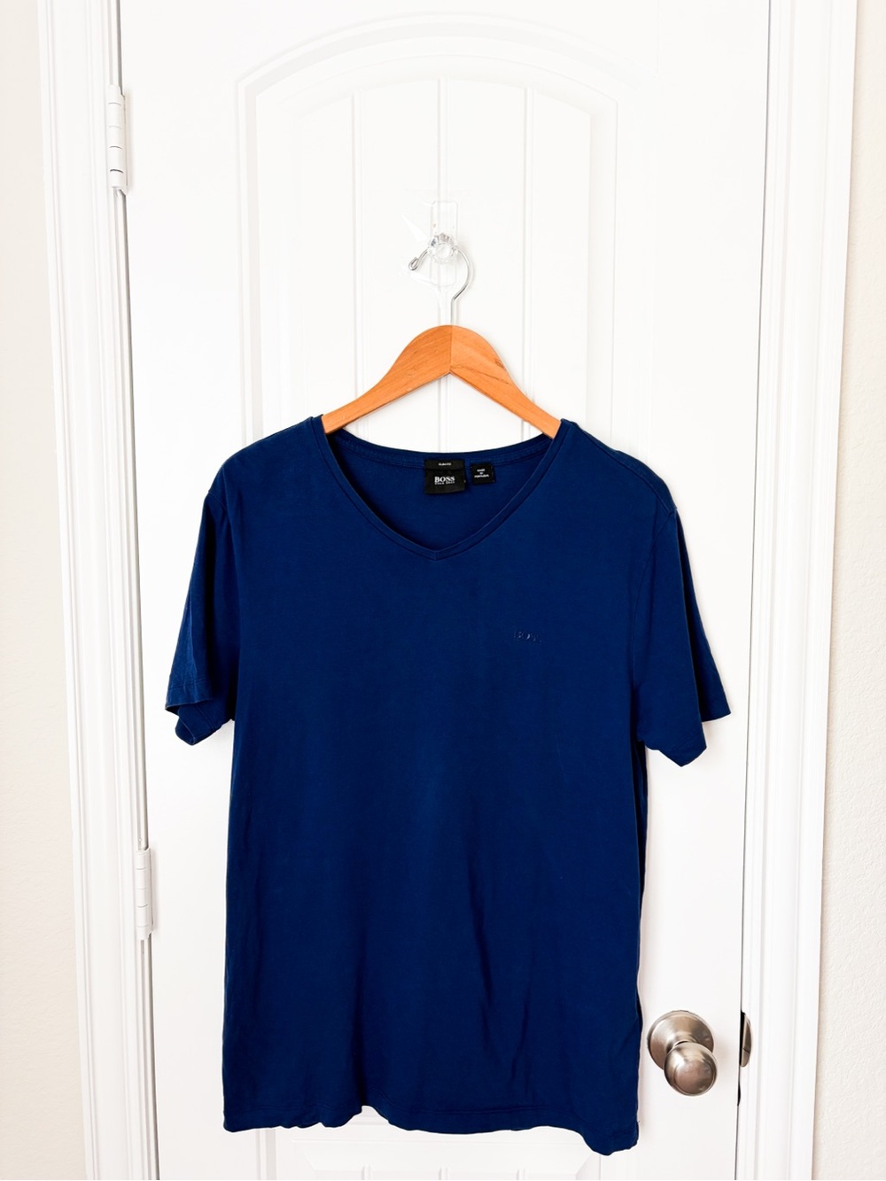 BOSS Hugo Boss Men's V-Neck Slim Fit Short Sleeve Tee Navy Size Large